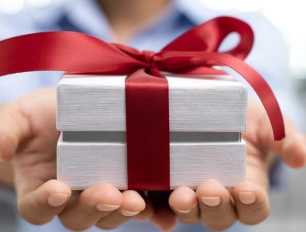 6 Incomparable Gift Ideas Guaranteed To Break the Ice